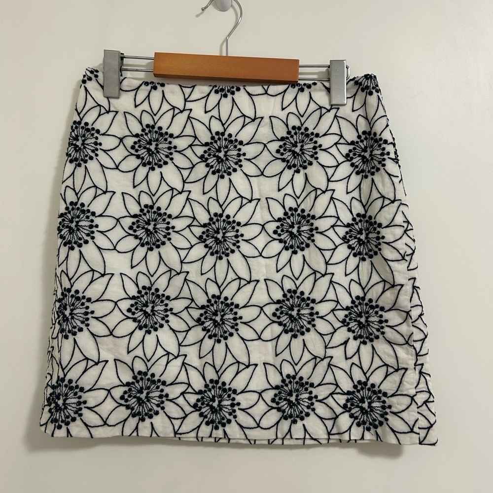 J.Crew size 4 embroidered floral mini pencil cotton white navy skirt